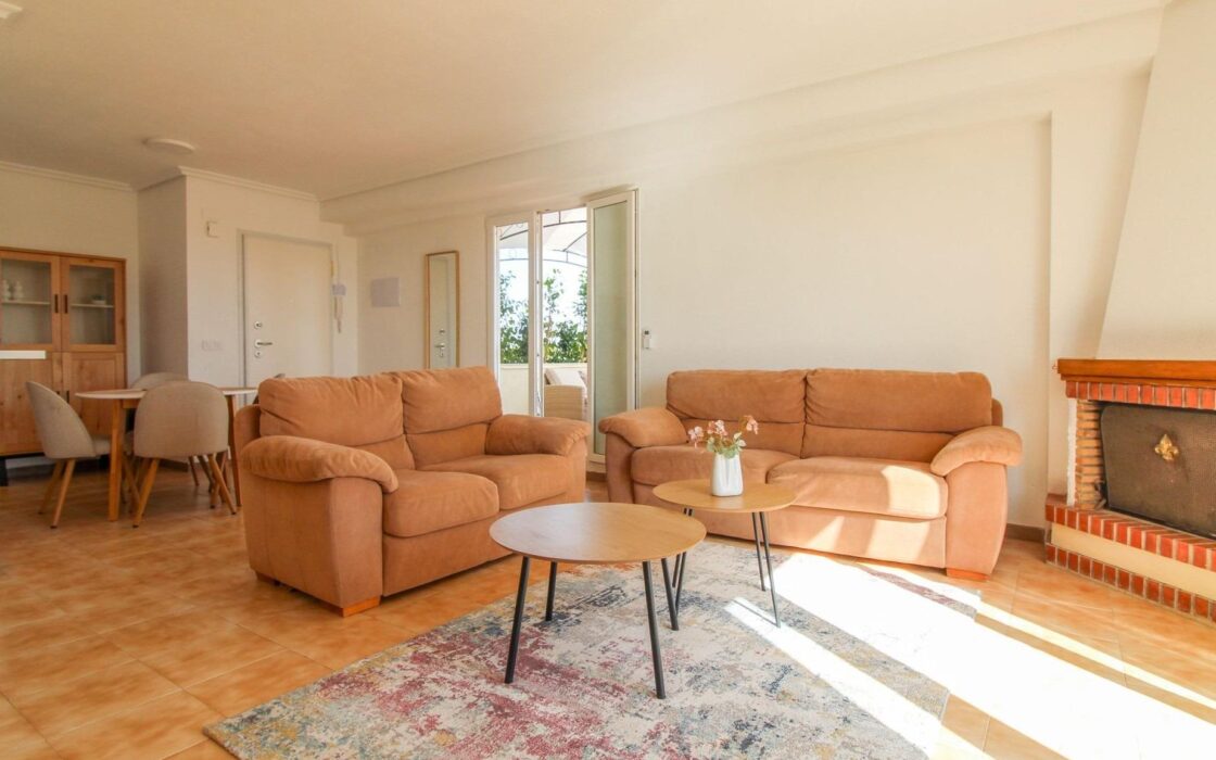 Светлый пентхаус в Ориуэла Коста с террасами и видом на море