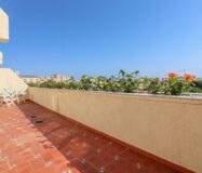 Светлый пентхаус в Ориуэла Коста с террасами и видом на море