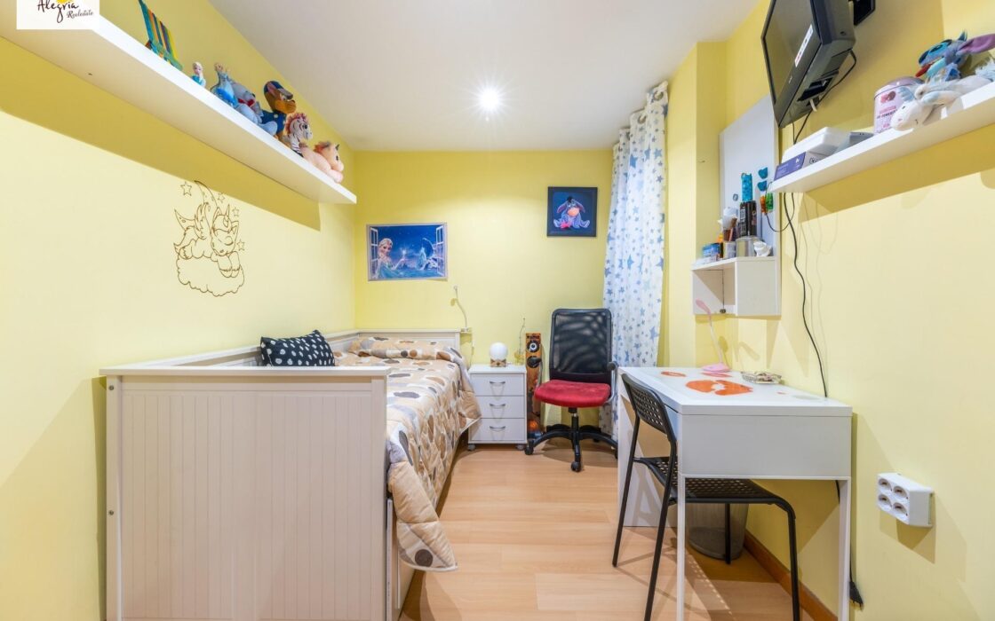 Затишна трикімнатна квартира в центрі Аліканте, 88 кв.м.