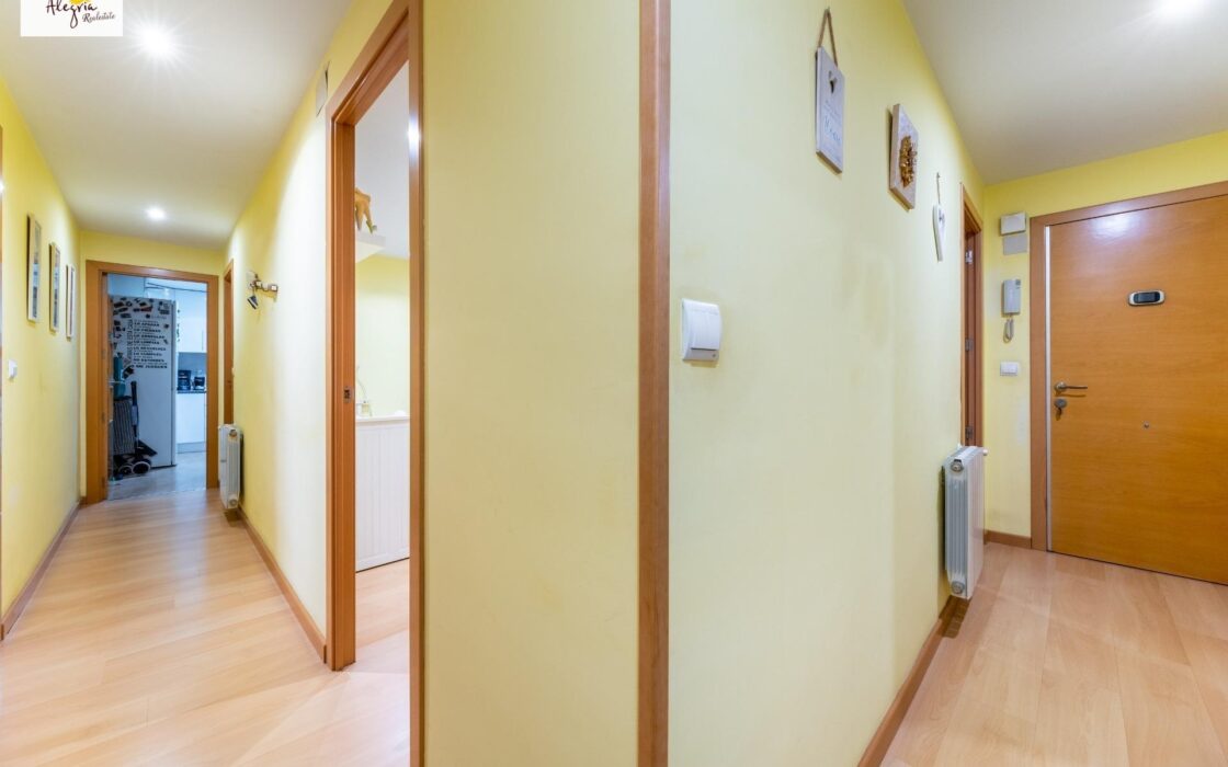 Затишна трикімнатна квартира в центрі Аліканте, 88 кв.м.