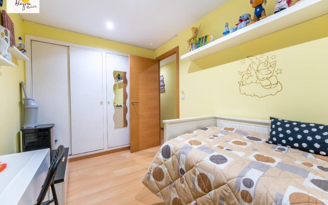 Затишна трикімнатна квартира в центрі Аліканте, 88 кв.м.