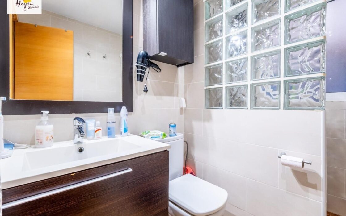 Затишна трикімнатна квартира в центрі Аліканте, 88 кв.м.