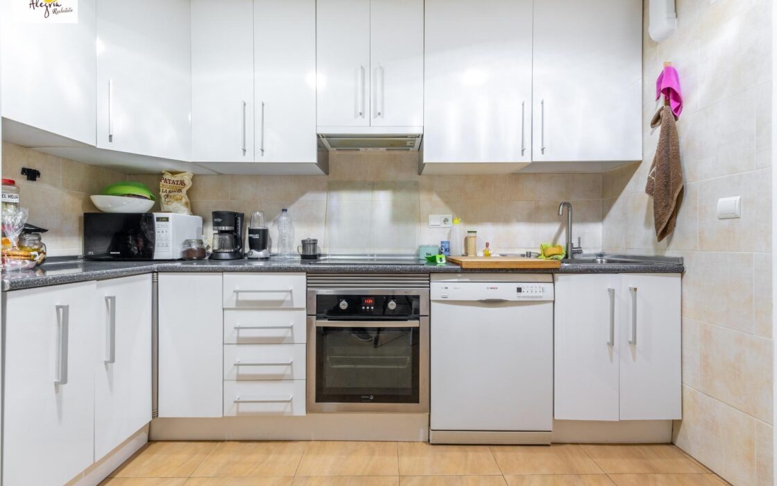 Затишна трикімнатна квартира в центрі Аліканте, 88 кв.м.