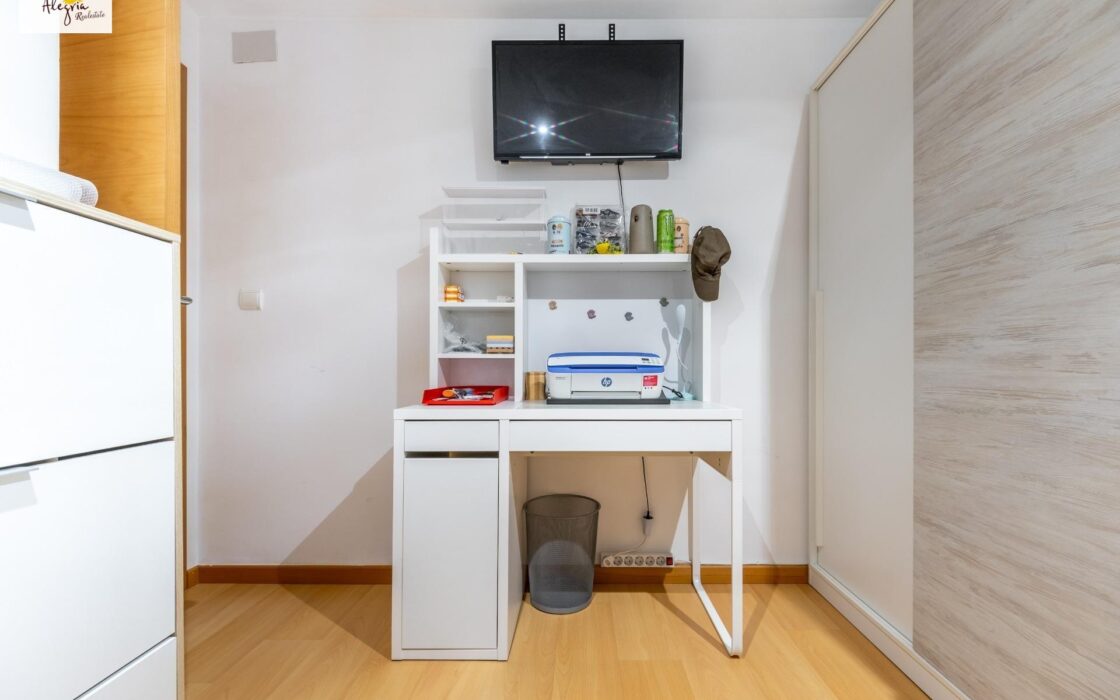 Затишна трикімнатна квартира в центрі Аліканте, 88 кв.м.