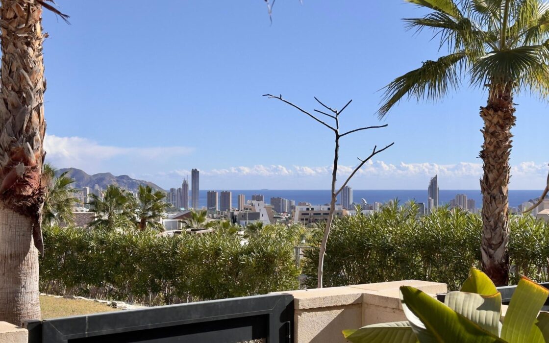 Бунгало з терасою та видом на Бенідорм у Фінестраті 77 кв.м