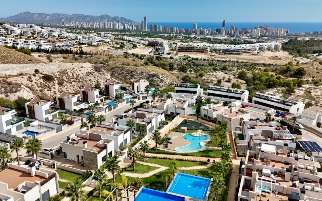 Бунгало з терасою та видом на Бенідорм у Фінестраті 77 кв.м