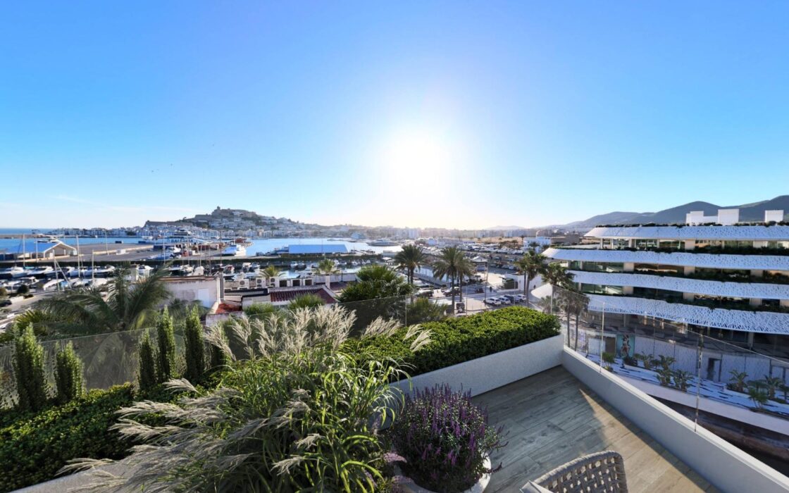 Апартаменты 78 кв.м с террасой и видом на море в Eivissa