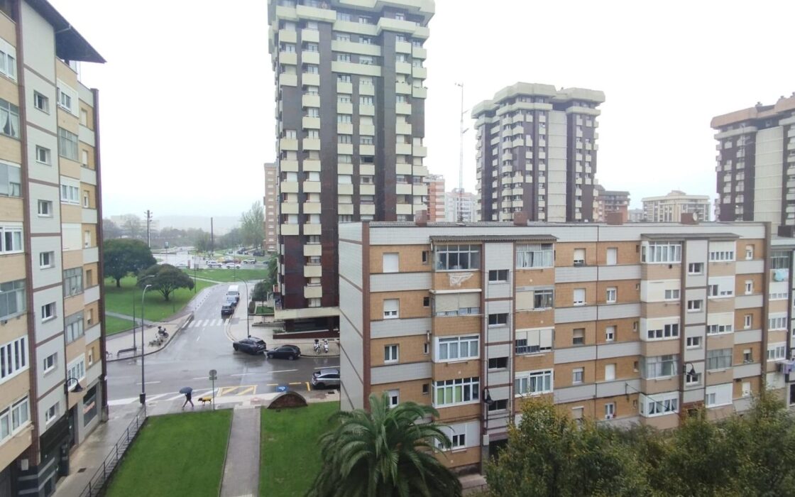 Апартаменты в Хихоне у моря, 94 кв.м, 4 комнаты, балкон