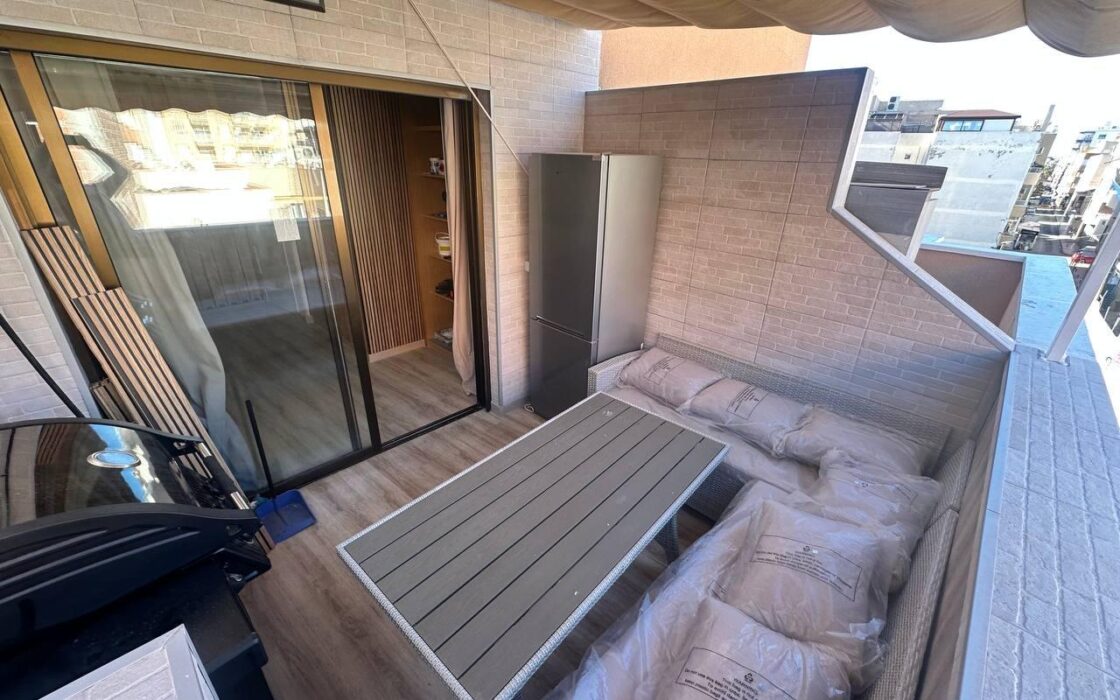 Квартира с террасой в Торревьехе у моря 150 кв.м