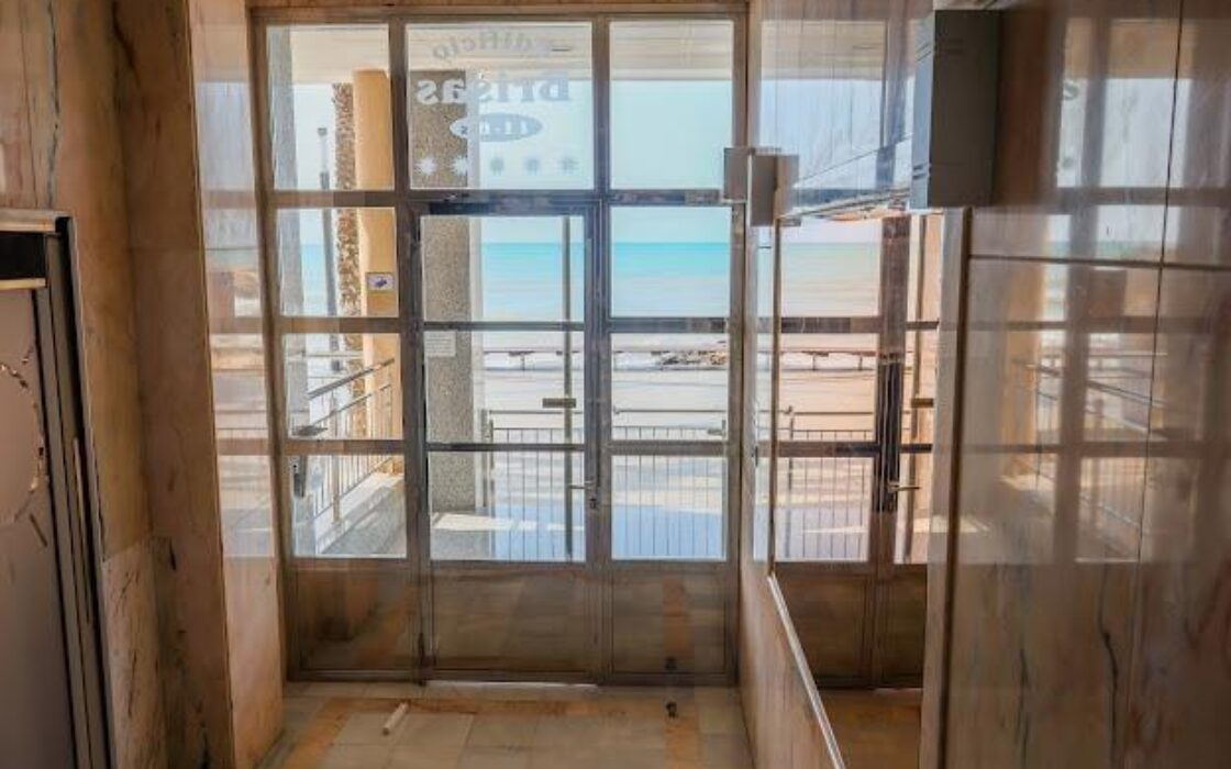 Апартаменты с террасой в Торревьехе 2 комнаты 60 кв.м