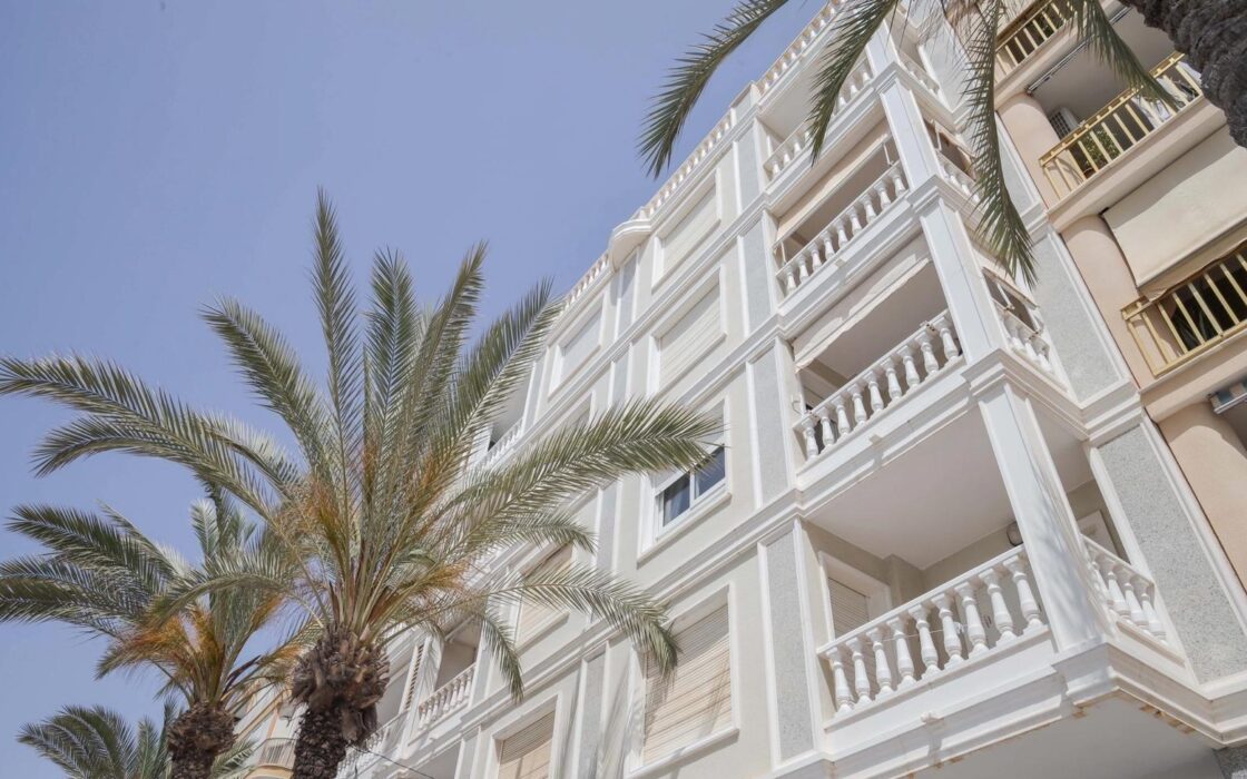 Апартаменты с террасой в Торревьехе 2 комнаты 60 кв.м