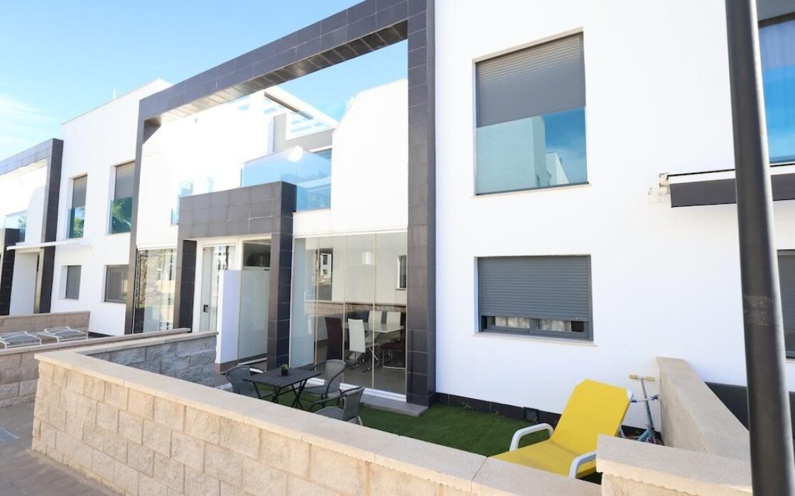 Апартаменти 77 кв.м у моря в Ориуэла Коста з терасою