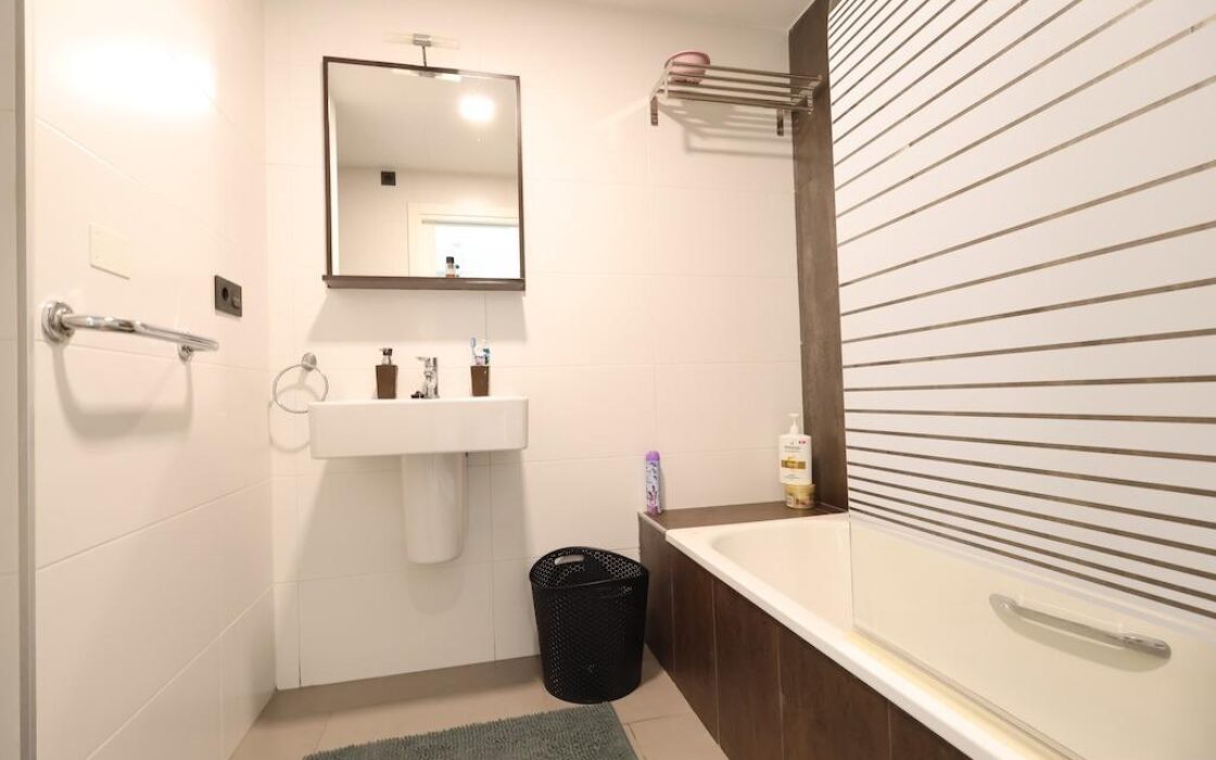 Апартаменти 77 кв.м у моря в Ориуэла Коста з терасою