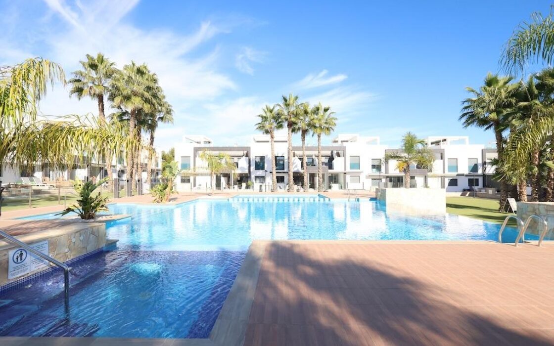 Апартаменти 77 кв.м у моря в Ориуэла Коста з терасою