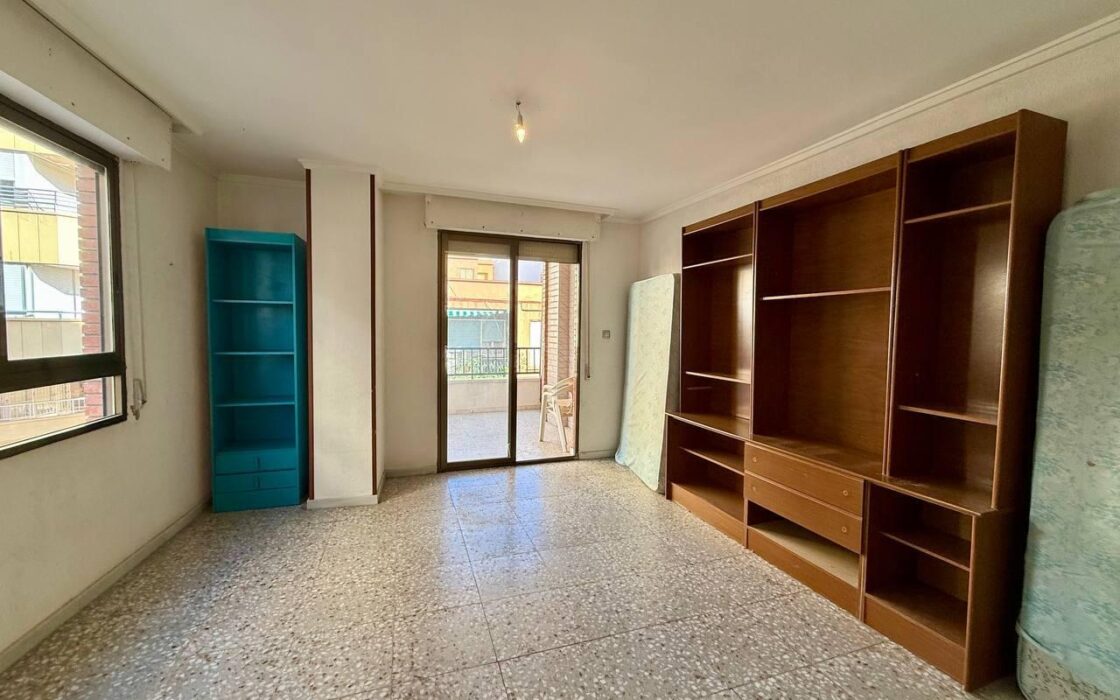 Апартаменты 119 кв.м у моря в Торревьехе с лифтом