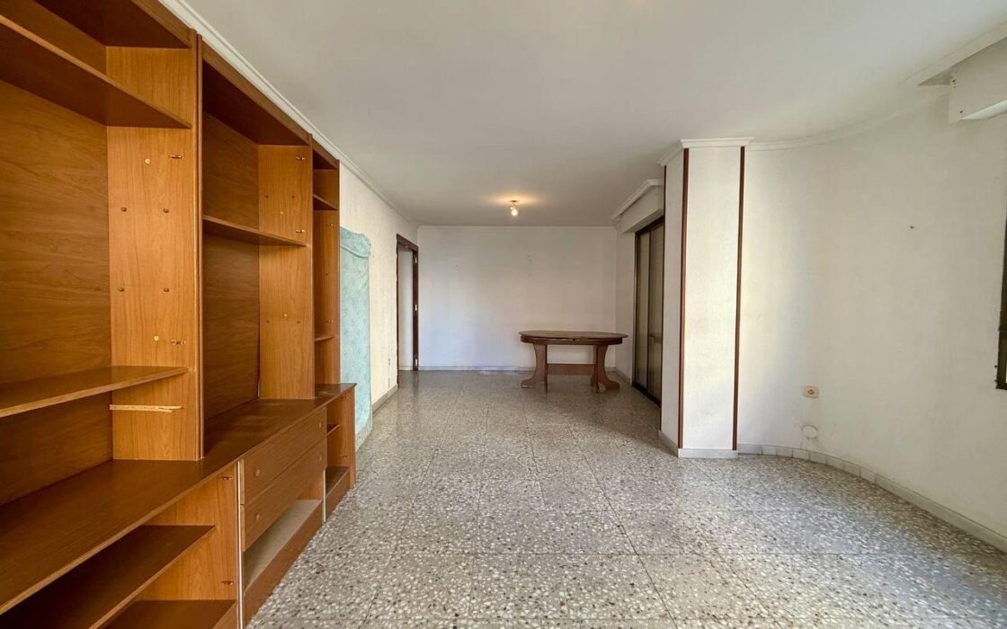 Апартаменты 119 кв.м у моря в Торревьехе с лифтом