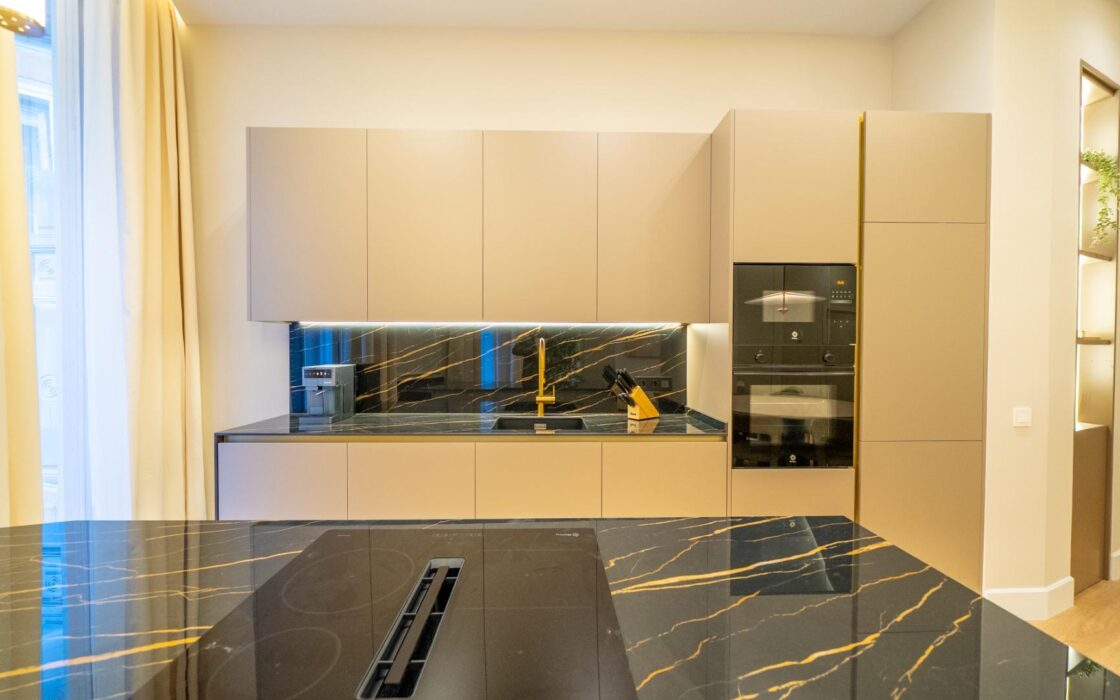 Продаются апартаменты в Чуэке, Мадрид, 146 кв.м, с балконом