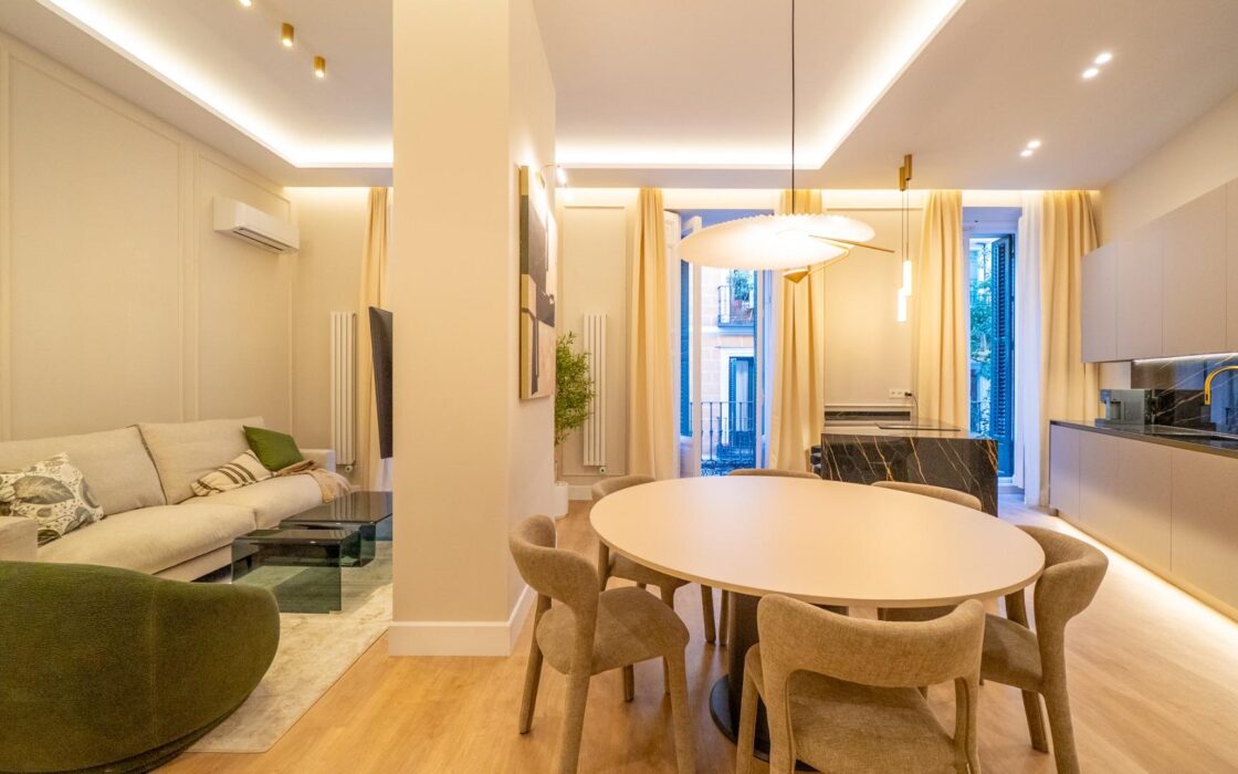 Продаются апартаменты в Чуэке, Мадрид, 146 кв.м, с балконом