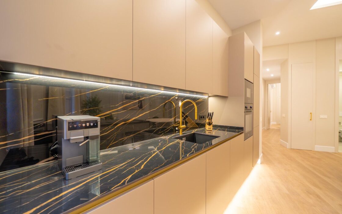 Продаются апартаменты в Чуэке, Мадрид, 146 кв.м, с балконом