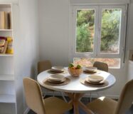 Трикімнатні апартаменти в Кампамор біля пляжу з басейном