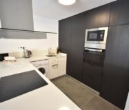 Трикімнатні апартаменти в Кампамор біля пляжу з басейном