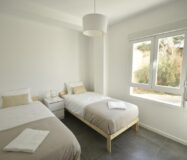 Трикімнатні апартаменти в Кампамор біля пляжу з басейном