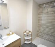 Трикімнатні апартаменти в Кампамор біля пляжу з басейном