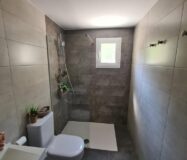 Трикімнатні апартаменти в Кампамор біля пляжу з басейном