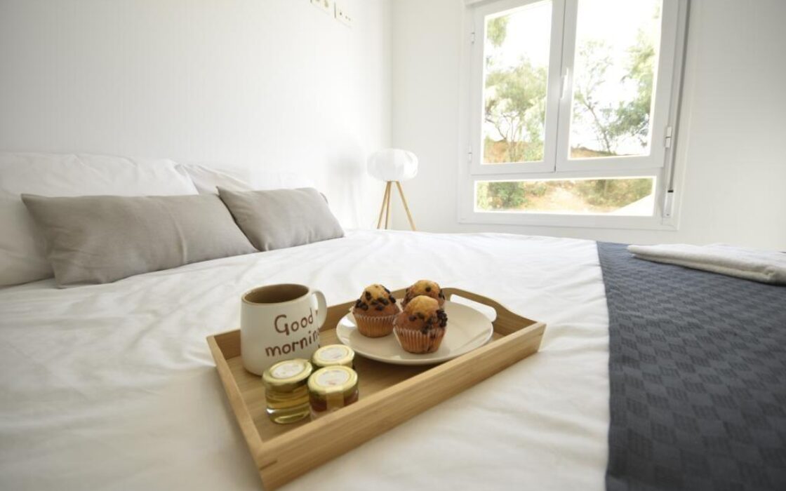 Трикімнатні апартаменти в Кампамор біля пляжу з басейном