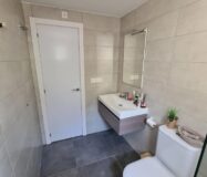 Трикімнатні апартаменти в Кампамор біля пляжу з басейном