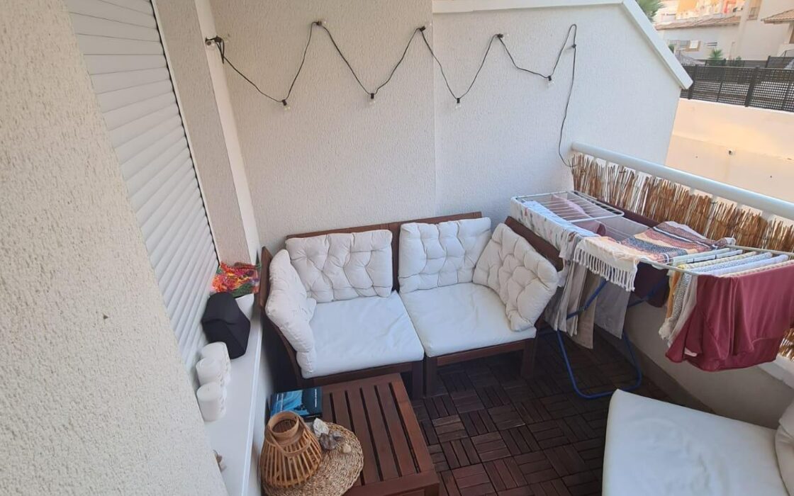 Трикімнатні апартаменти в Кампамор біля пляжу з басейном