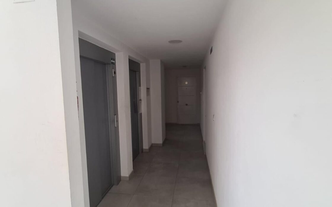 Трикімнатні апартаменти в Кампамор біля пляжу з басейном