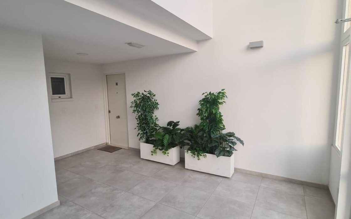 Трикімнатні апартаменти в Кампамор біля пляжу з басейном