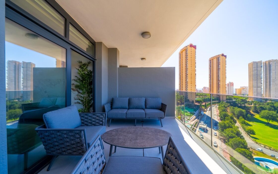 Новая квартира с террасой и морским видом в Бенидорме 98 кв.м