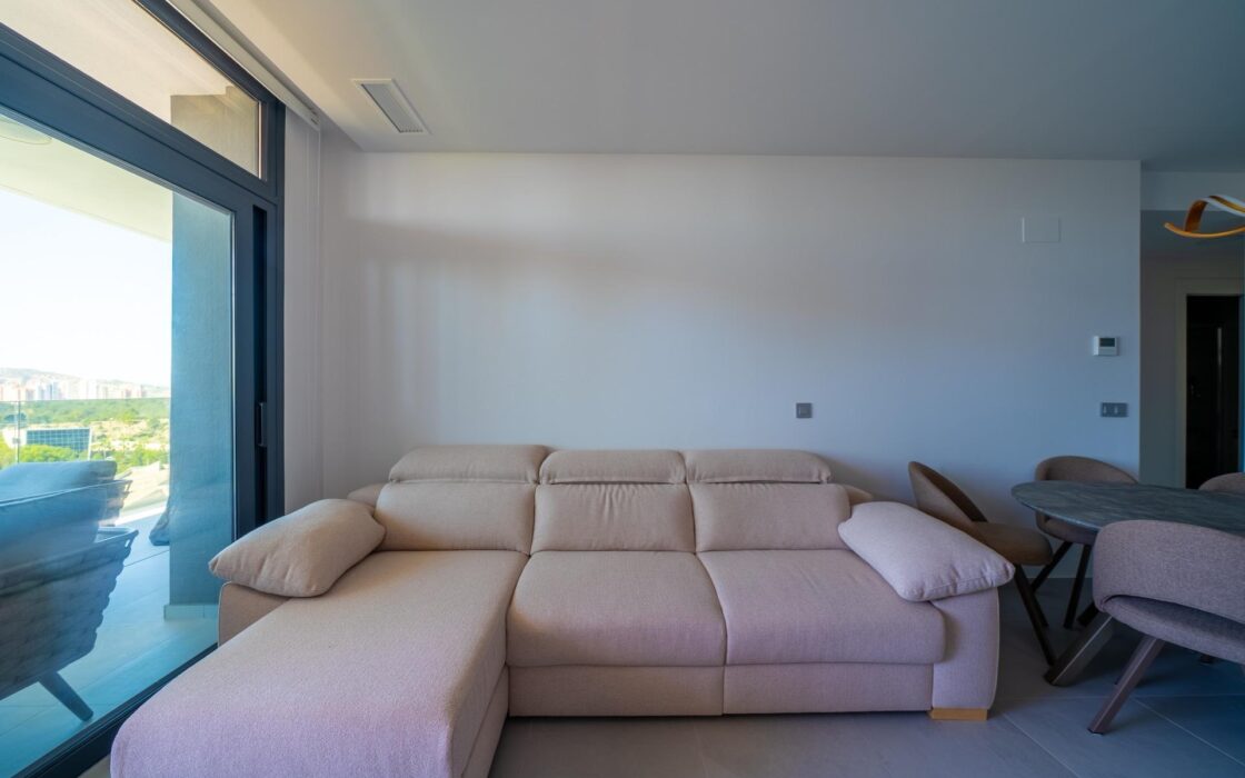 Новая квартира с террасой и морским видом в Бенидорме 98 кв.м