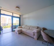 Новая квартира с террасой и морским видом в Бенидорме 98 кв.м