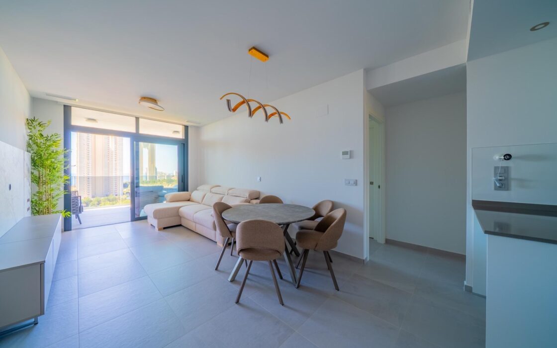 Новая квартира с террасой и морским видом в Бенидорме 98 кв.м