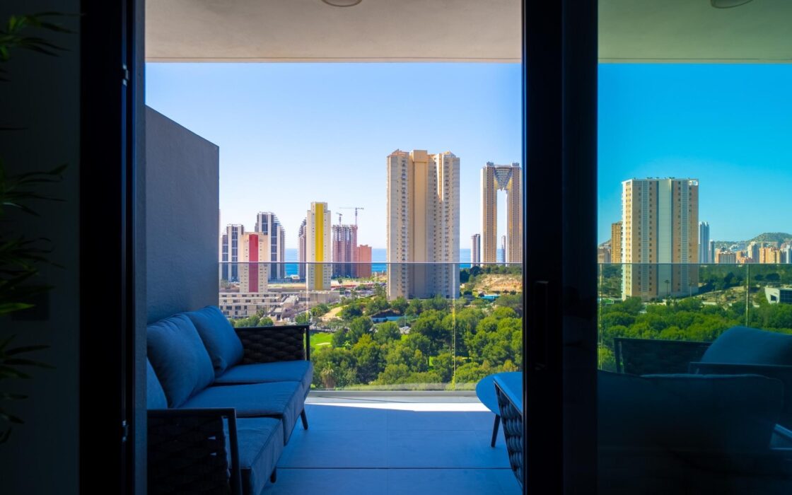 Новая квартира с террасой и морским видом в Бенидорме 98 кв.м