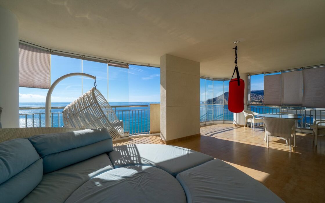 Апартамент в Кальпе 4 кімнати з терасою та видом на море