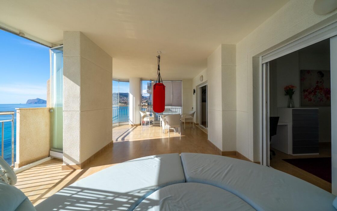 Апартамент в Кальпе 4 кімнати з терасою та видом на море