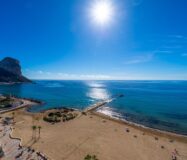 Апартамент в Кальпе 4 кімнати з терасою та видом на море