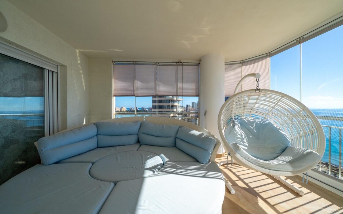 Апартамент в Кальпе 4 кімнати з терасою та видом на море