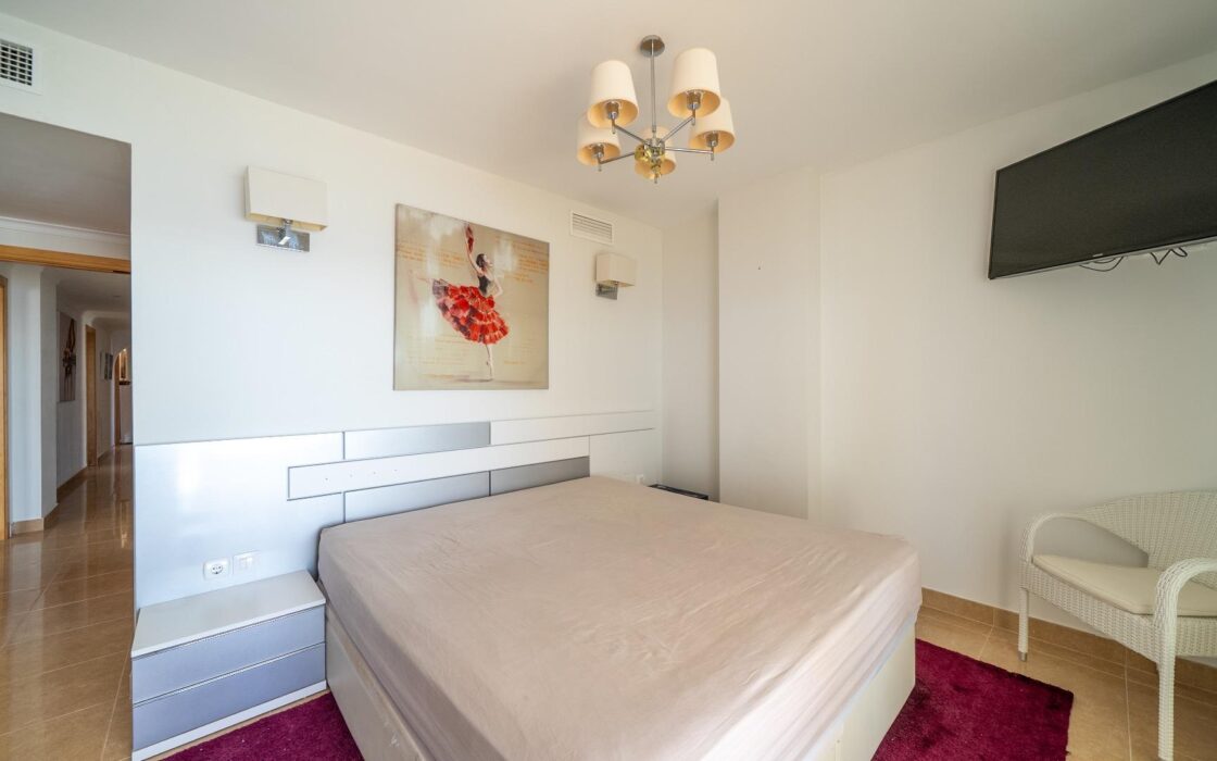 Апартамент в Кальпе 4 кімнати з терасою та видом на море