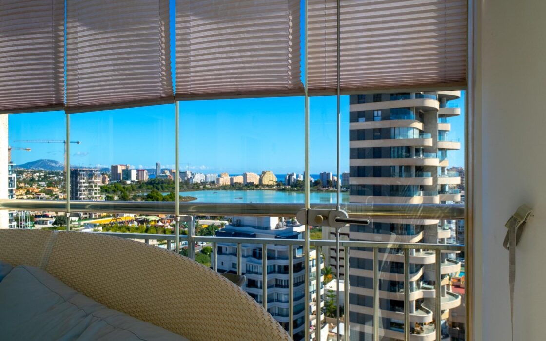 Апартамент в Кальпе 4 кімнати з терасою та видом на море