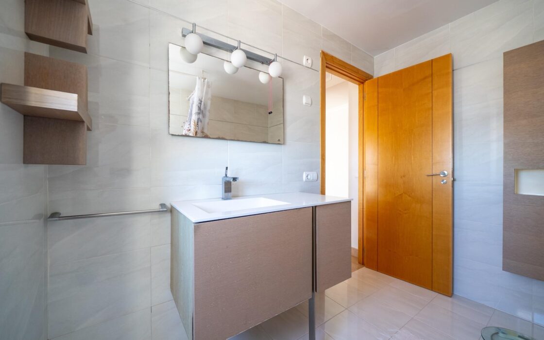 Апартамент в Кальпе 4 кімнати з терасою та видом на море