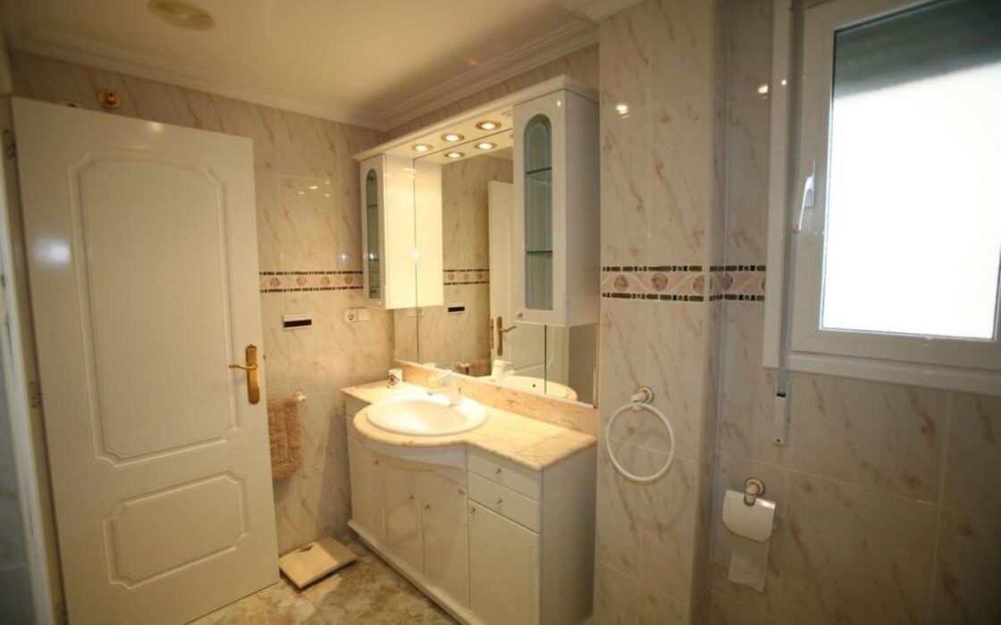 Квартира з терасою та видом на море в Кальпе, 140 кв.м.