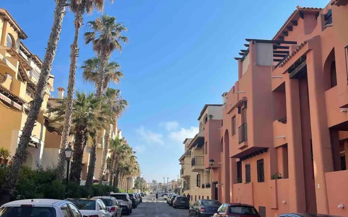 Апартаменты в Торревьехе 3 комнаты с террасой у моря