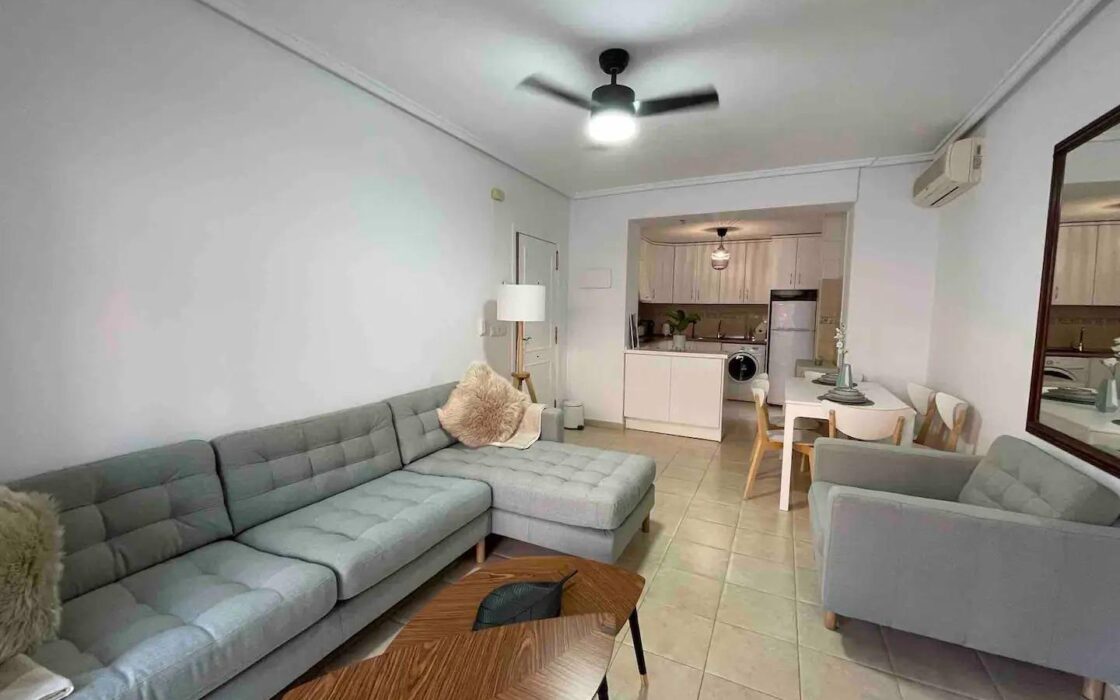 Апартаменты в Торревьехе 3 комнаты с террасой у моря