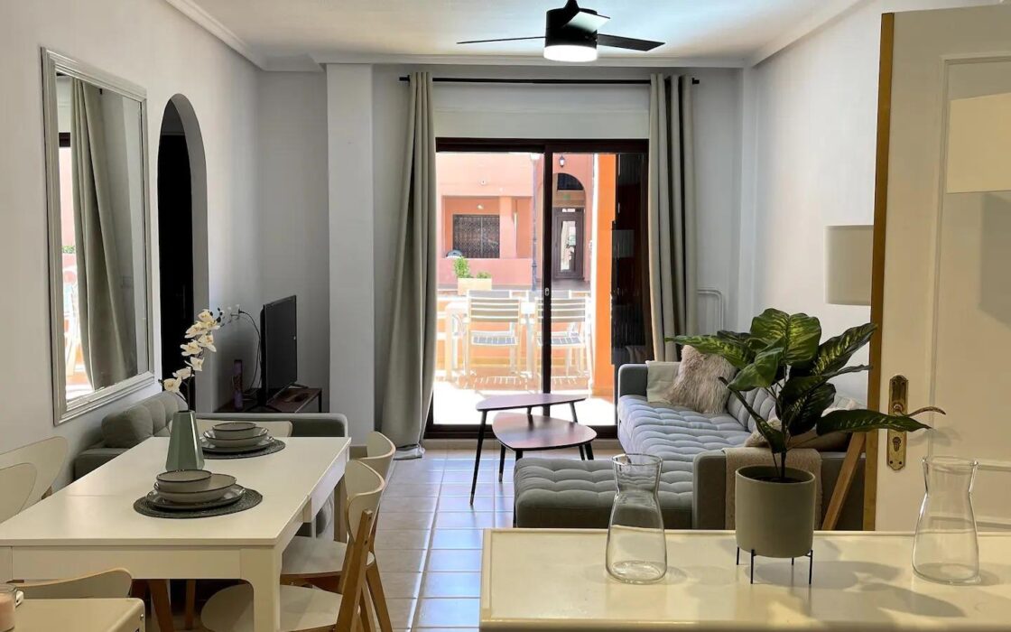 Апартаменты в Торревьехе 3 комнаты с террасой у моря