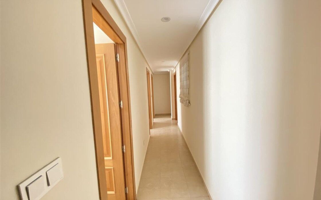 Просторна квартира в Альтеї, 250 м до пляжу, 134 кв.м.